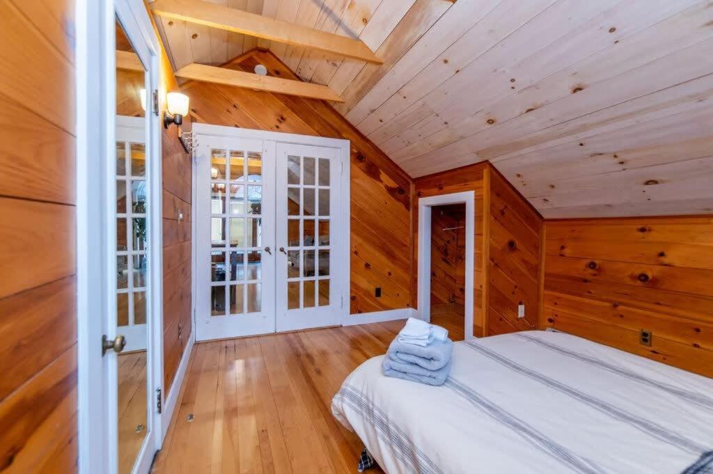 Bright And Cozy Treehouse Apartment 벌링턴 외부 사진