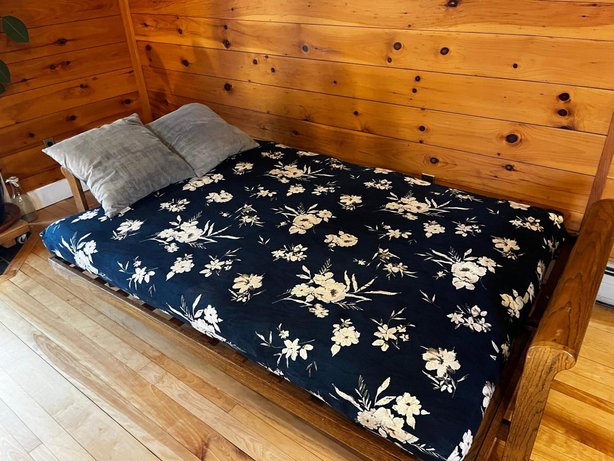 Bright And Cozy Treehouse Apartment 벌링턴 외부 사진